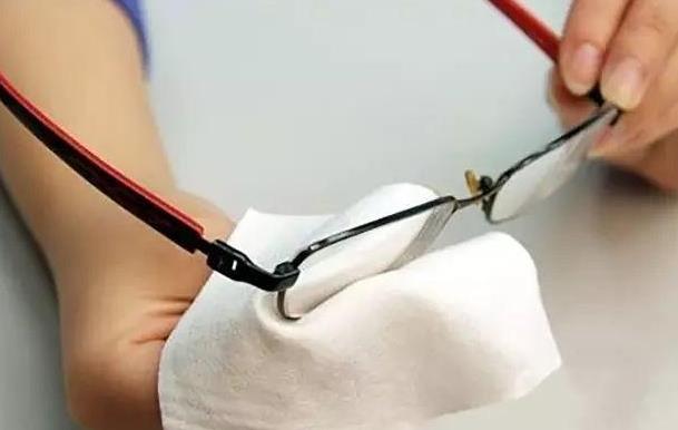 老花鏡防輻射眼鏡的作用、保養(yǎng)，你真的都懂嗎？