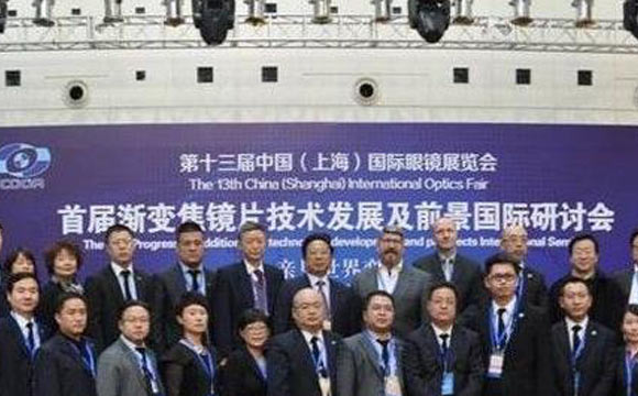 老花鏡技術(shù)革命，漸進(jìn)多焦鏡才是最佳解決方案