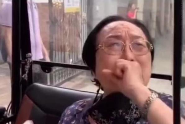 老花鏡不能隨意佩戴，按照年齡度數(shù)購(gòu)買不準(zhǔn)確