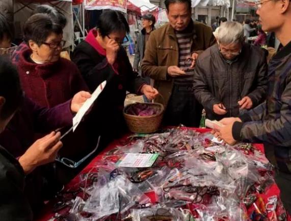 怎么佩戴老花鏡？驗光 品牌 質(zhì)量 保養(yǎng)一個都不能少